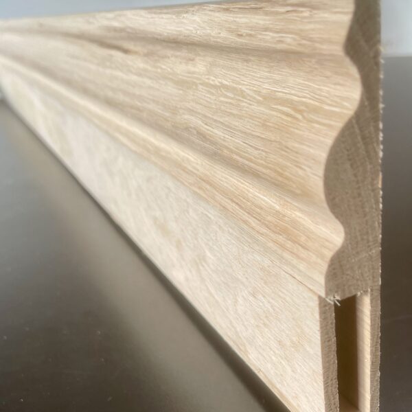 Plinthe électrique - Chêne massif - 19 x 135 mm - Moulurée